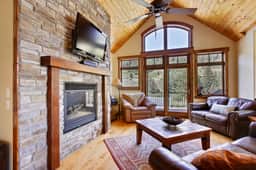 Slopeside Mountain Time Chalet 126 - Image 2
