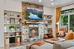 Hideaway Station Loft 106 - Image 3