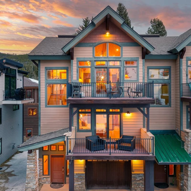 Slopeside Mountain Time Chalet 126